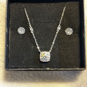 Dazzling Silver Necklace and Earring Set